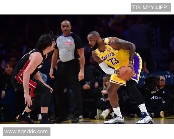 湖人队与热火队总决赛第四场激战回顾精彩瞬间与关键时刻分析